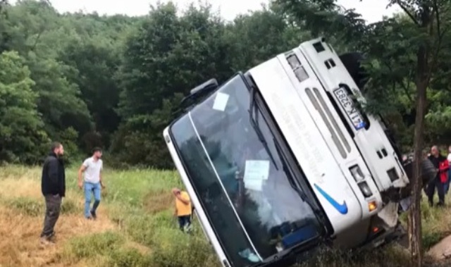Karamürsel'de korkutan kaza 17 kişi yaralandı